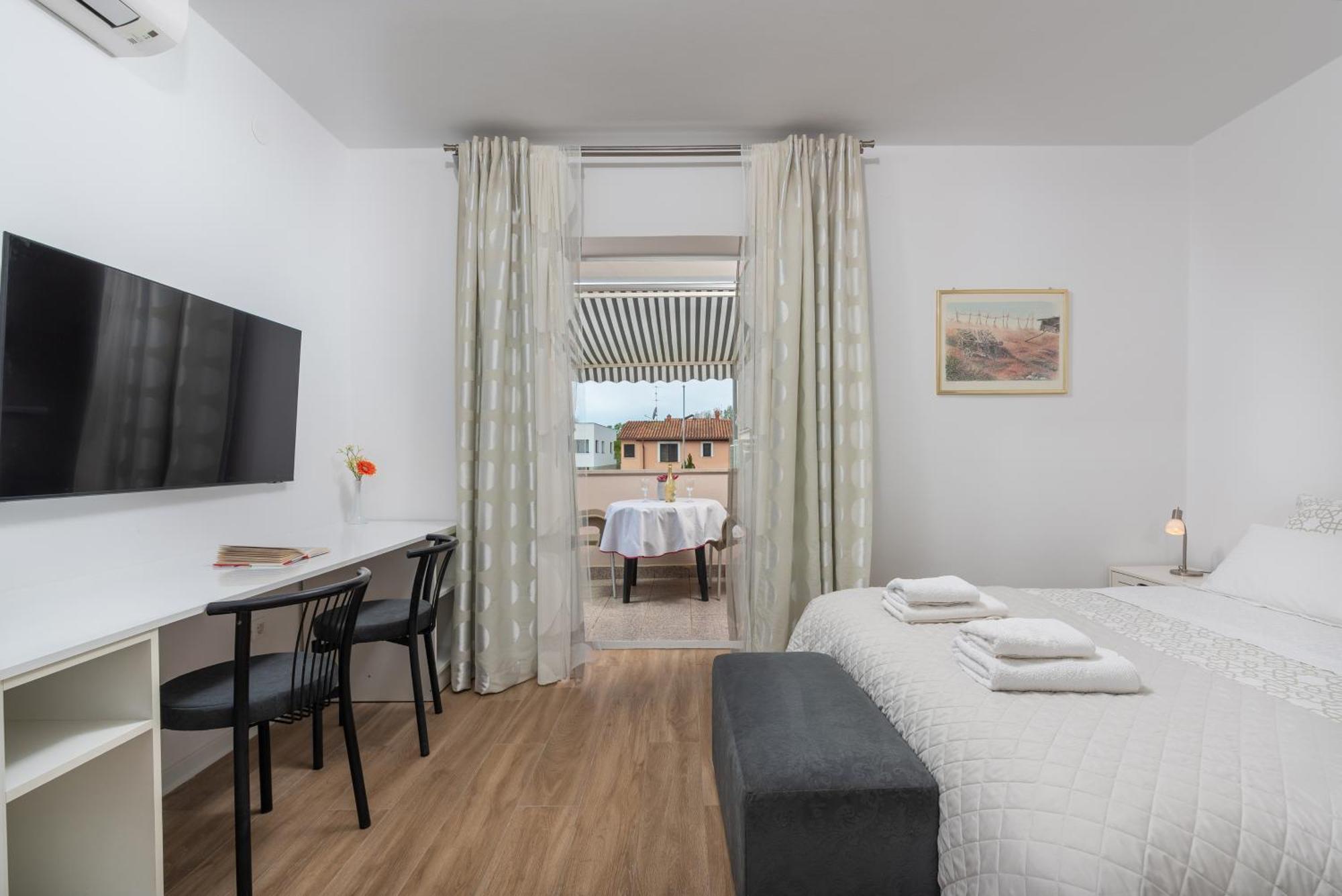 Apartments Viktor Porec Exterior photo