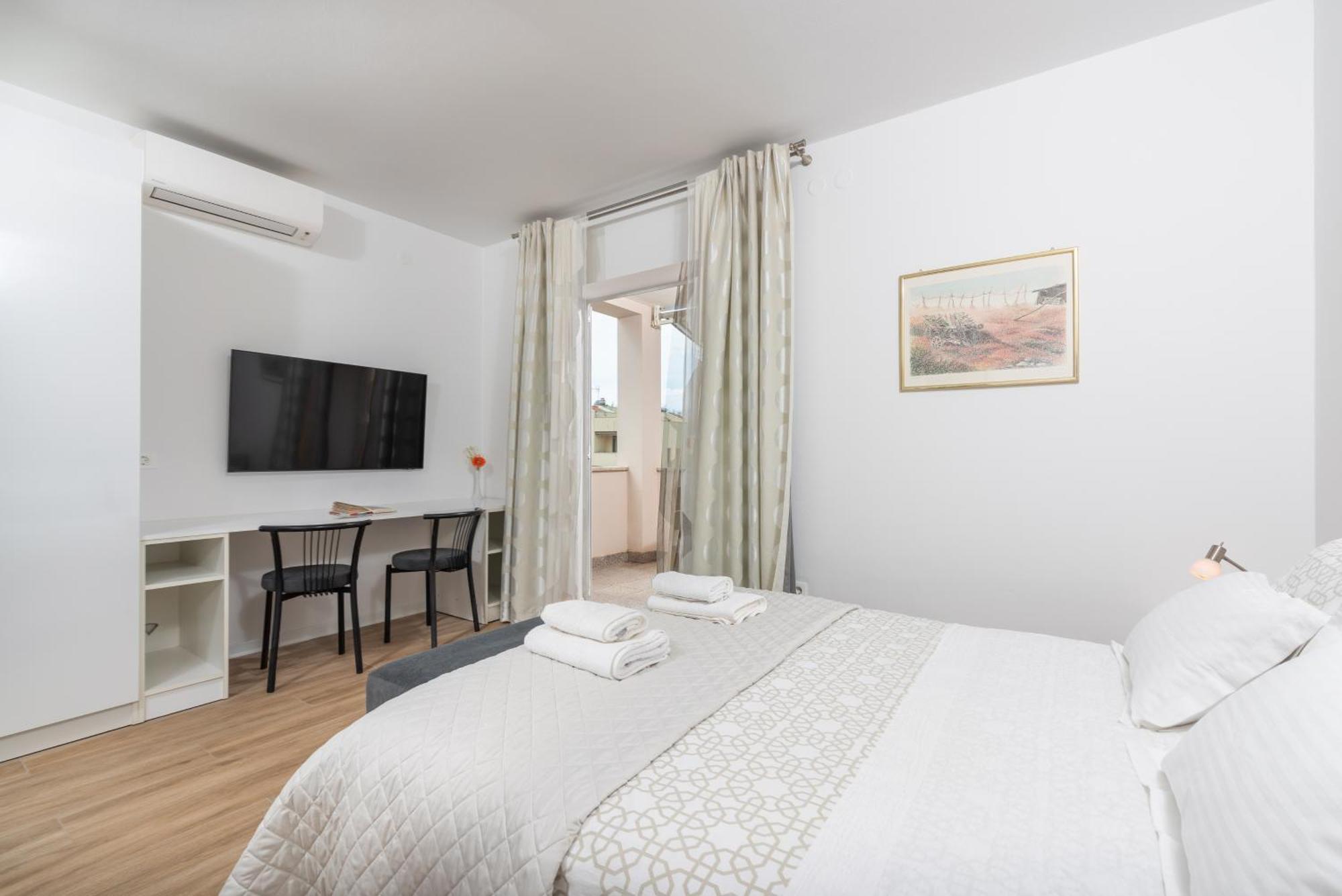 Apartments Viktor Porec Exterior photo